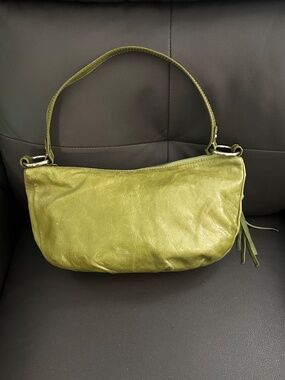 Beautiful Hobo The Original genuine leather shoulder bag in olive green tone.
